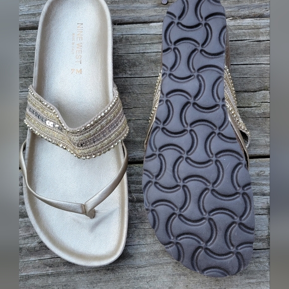 NINE WEST gold sequin sandals. size 7 women.NWOB* - Picture 2 of 4
